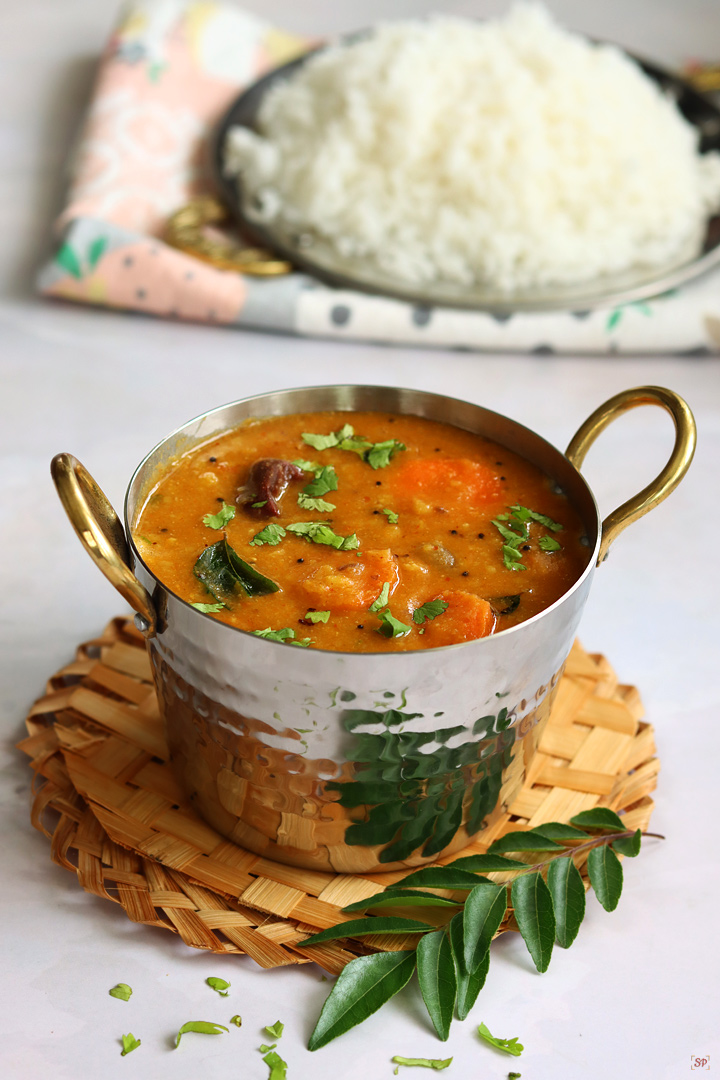 arachuvitta sambar served with rice