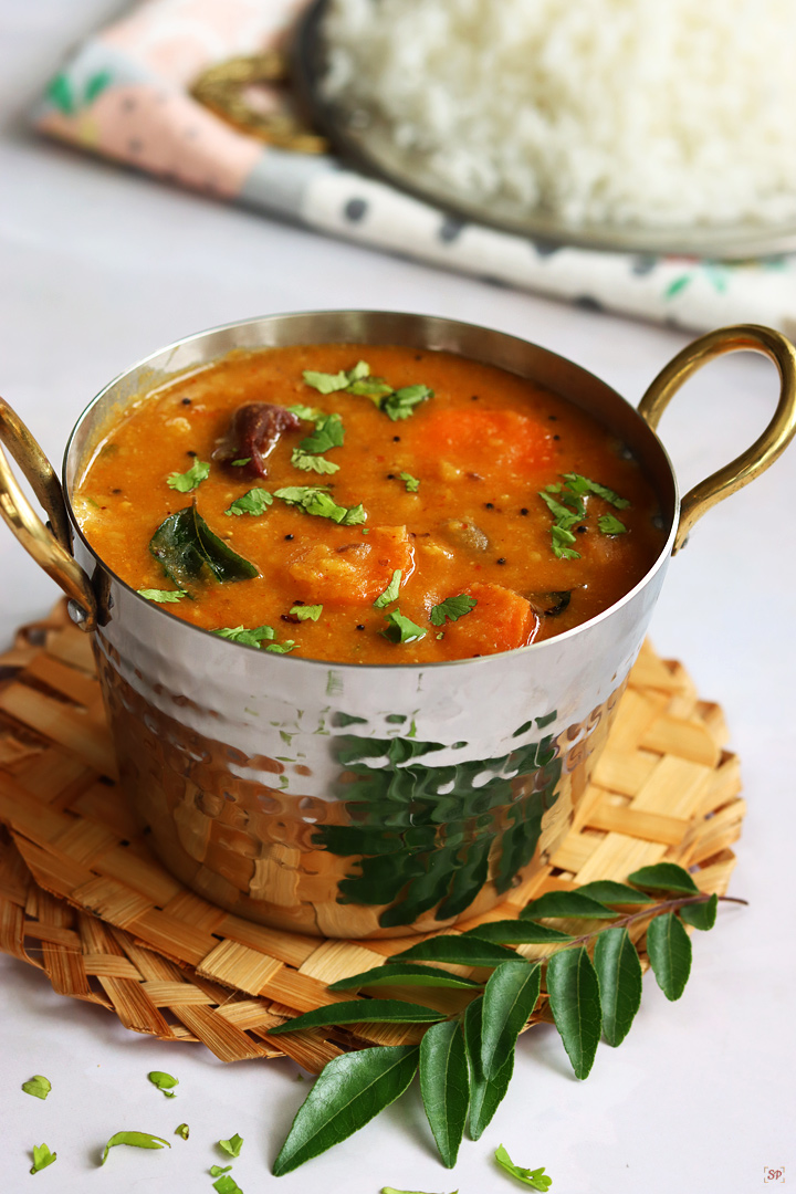 arachuvitta sambar served with rice