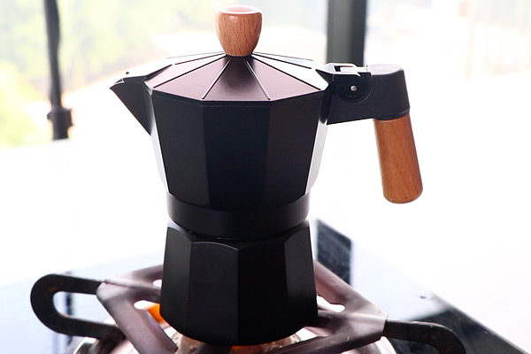 keep moka pot in low flame