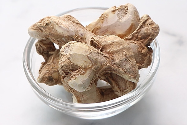 skin peeled dried ginger