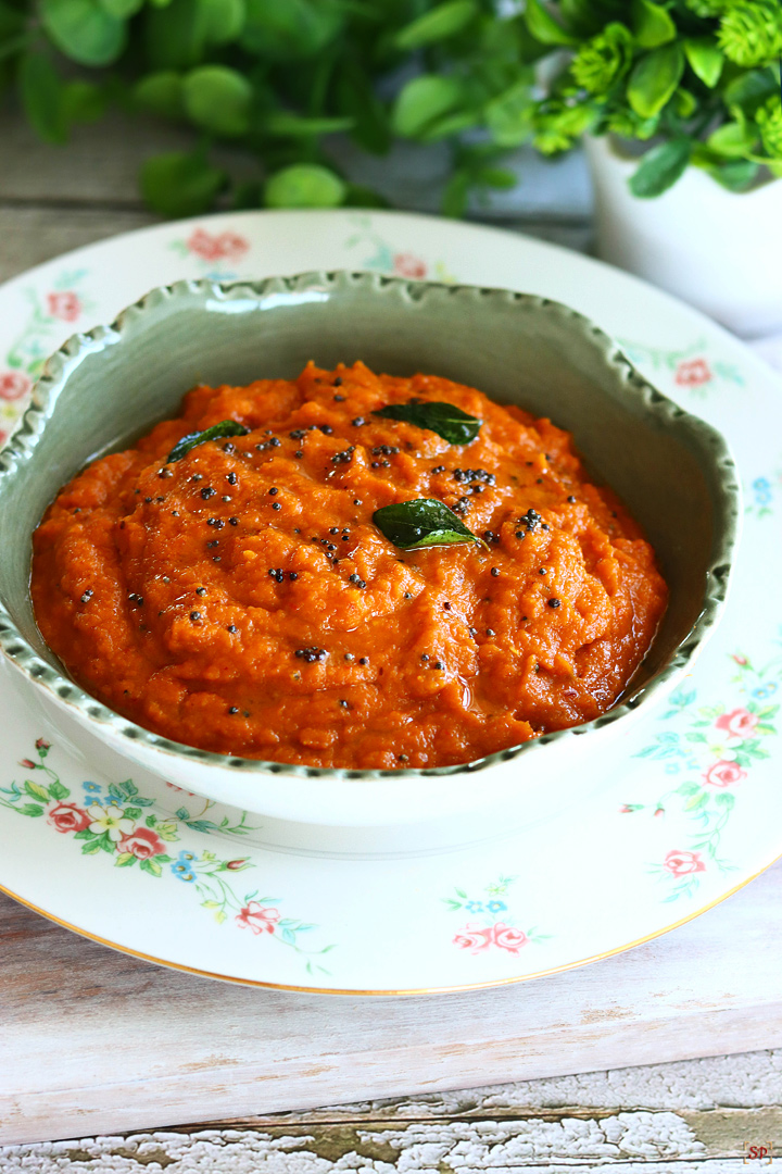 carrot chutney in a green bowl