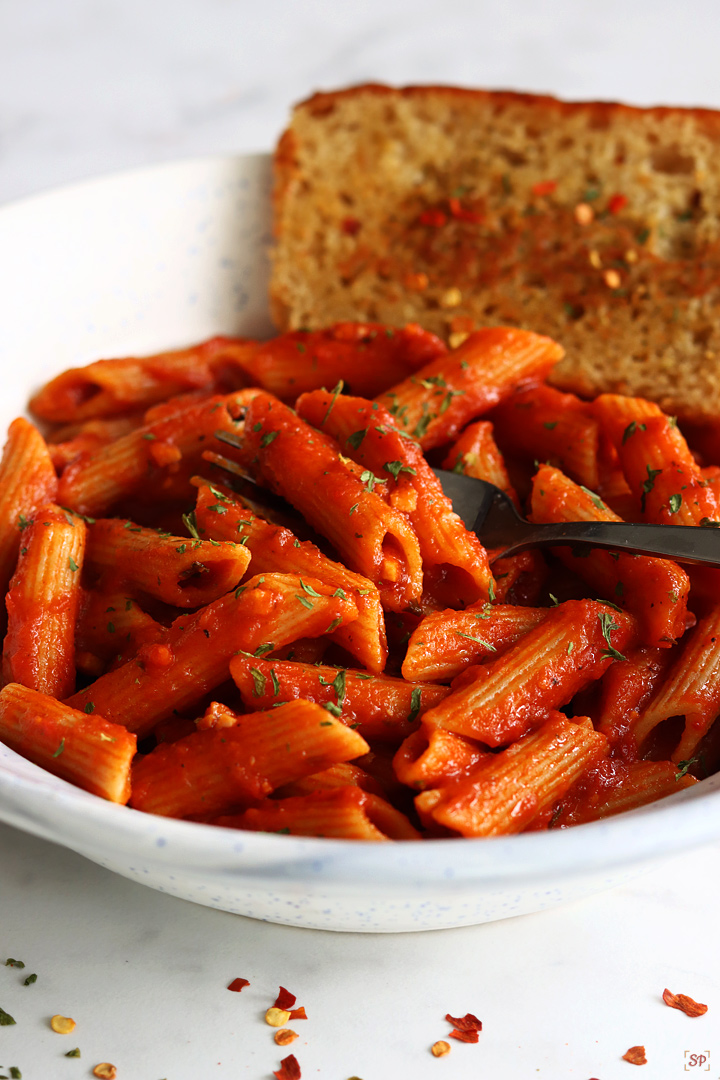 arrabbiata pasta in a pasta bowl