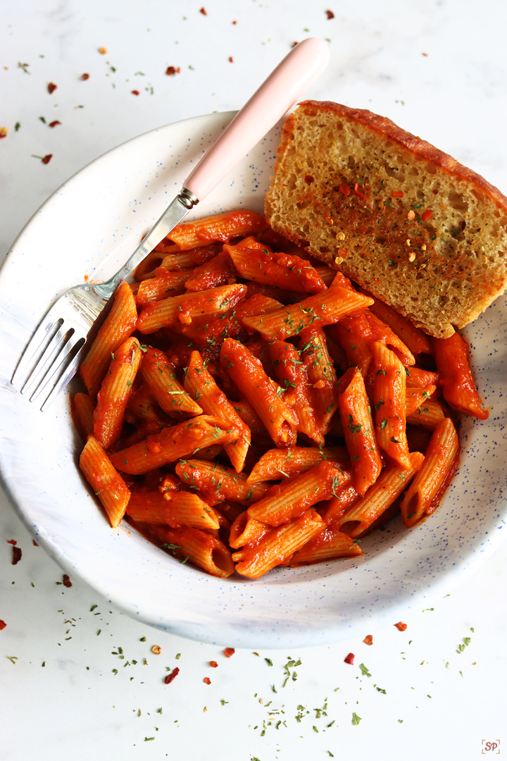 arrabbiata pasta in a pasta bowl