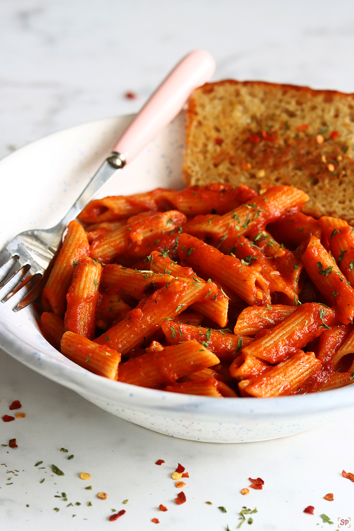 arrabbiata pasta in a pasta bowl