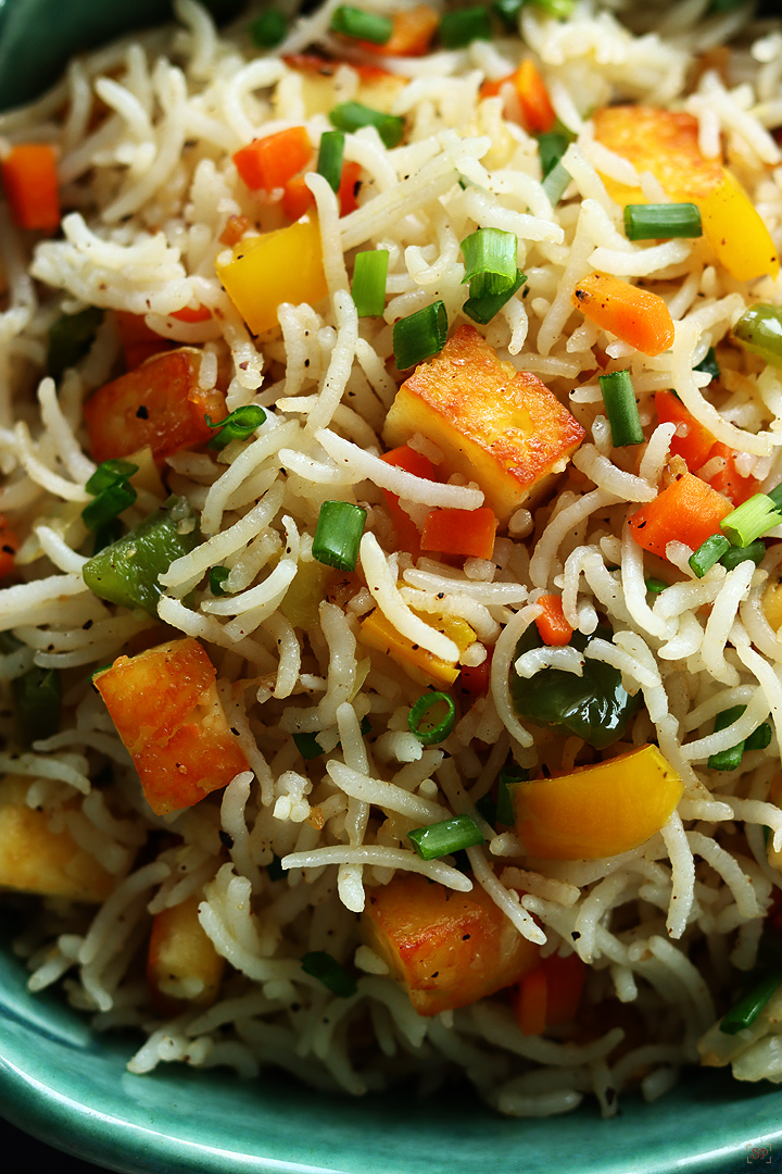 paneer fried rice in a teal color bowl