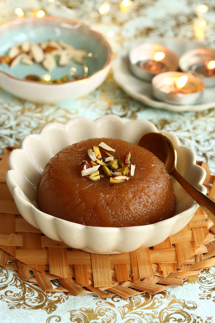 atta halwa served in a bowl