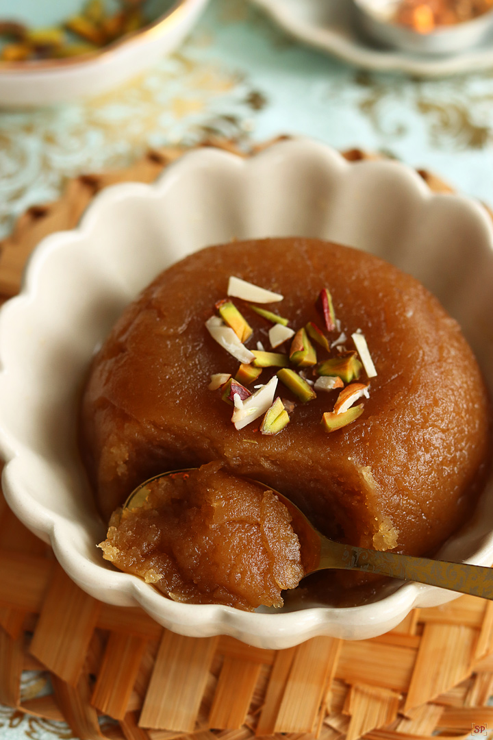 atta halwa served in a bowl