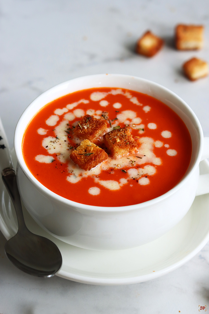 tomato soup with croutons on the side