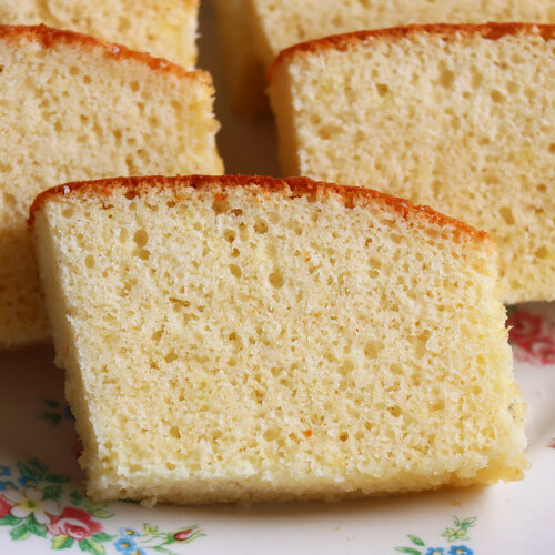 Easy Sponge Cake Recipe - www.thescranline.com