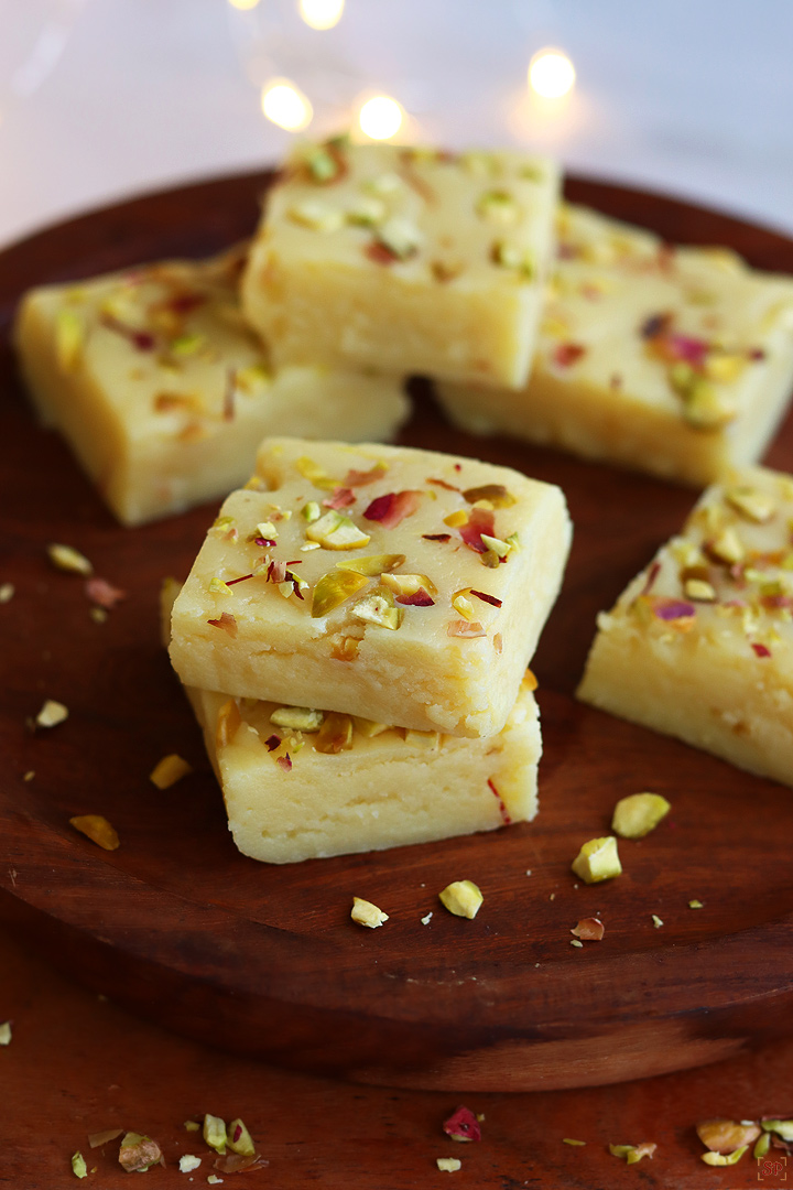 milk powder burfi in a wooden plate