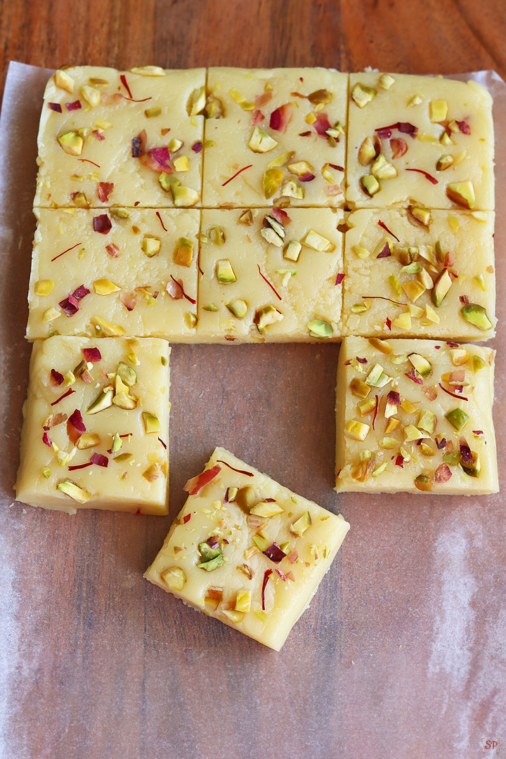 milk powder burfi in a wooden plate