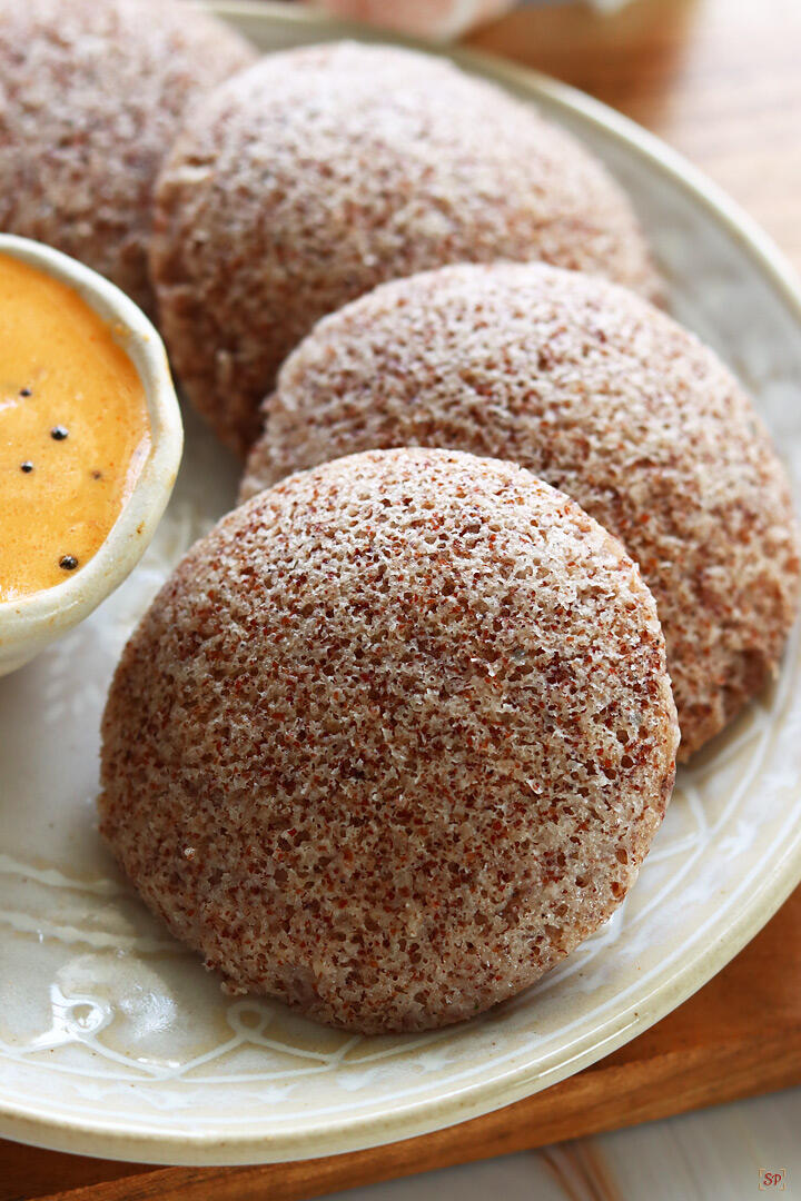 ragi idli served in a plate with chutney