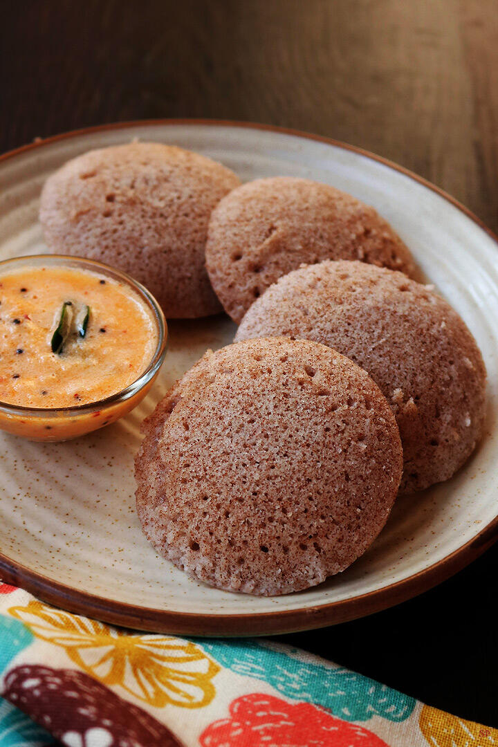 ragi idli served with chutney