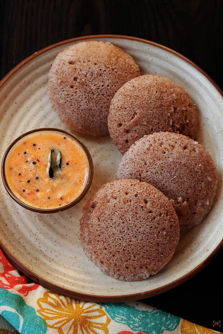 ragi idli served with chutney