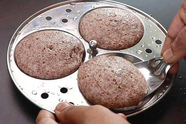 remove idlis gently