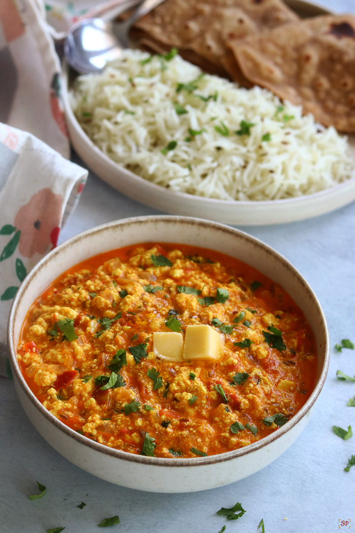 paneer bhurji gravy served with roti, rice