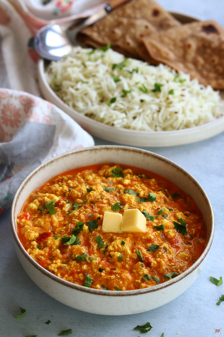 paneer bhurji gravy served with roti, rice