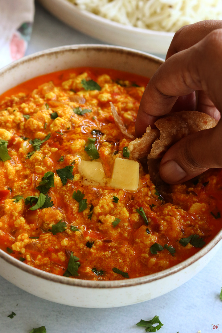 paneer bhurji gravy served