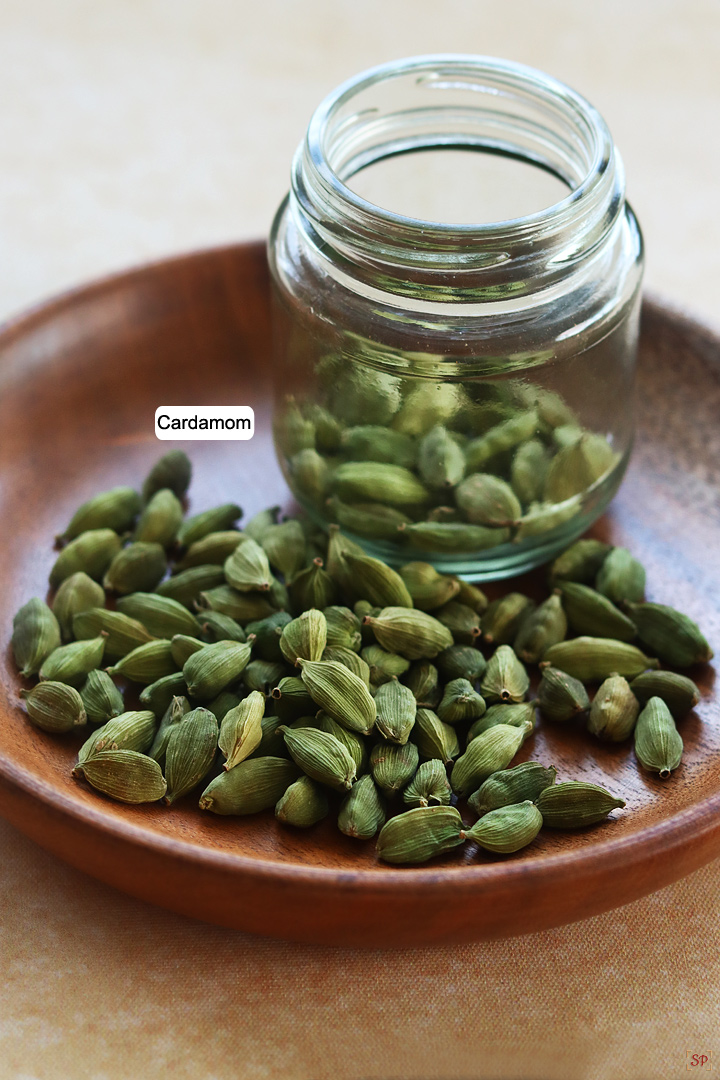 ingredients needed to make cardamom powder