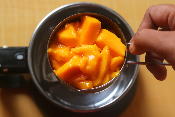 measure chopped mangoes