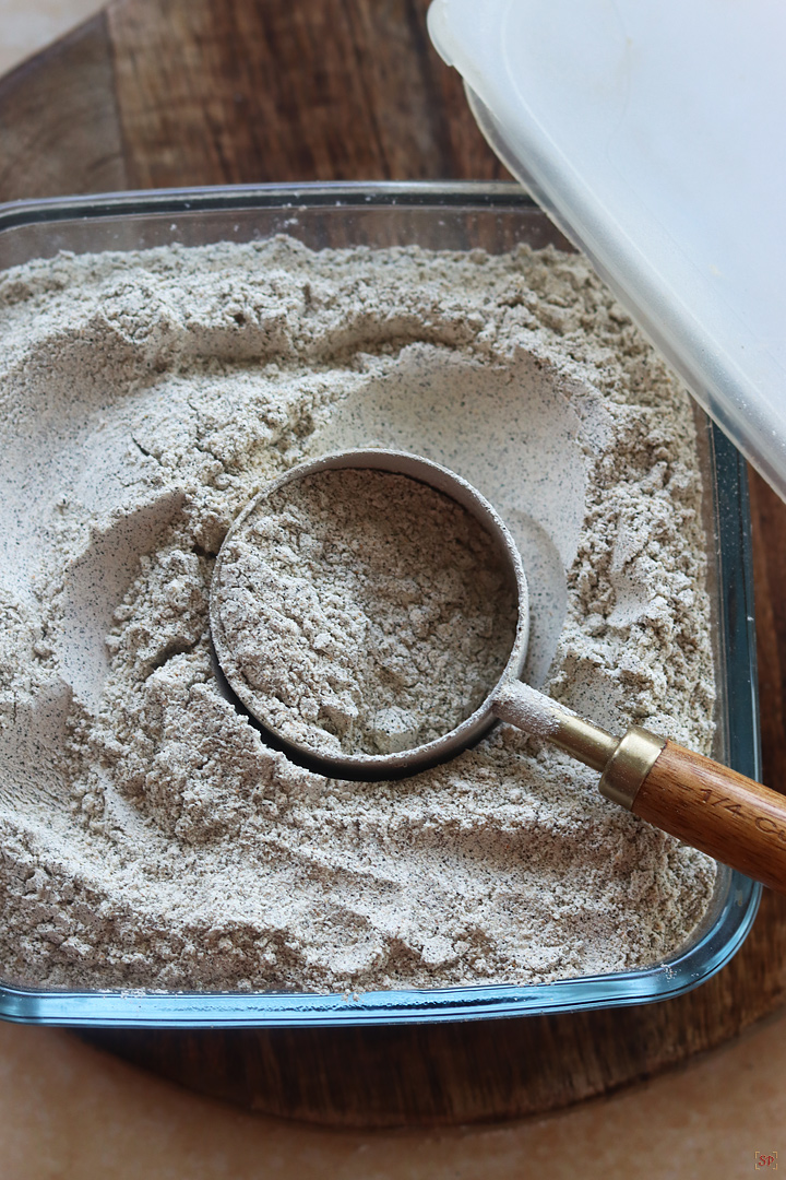 kali maavu in a glass container