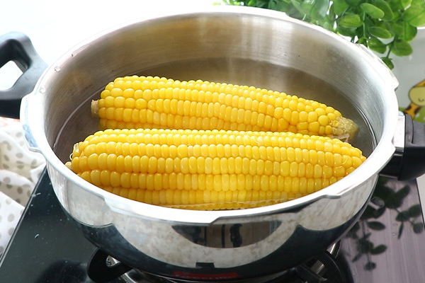 cooked corn is ready