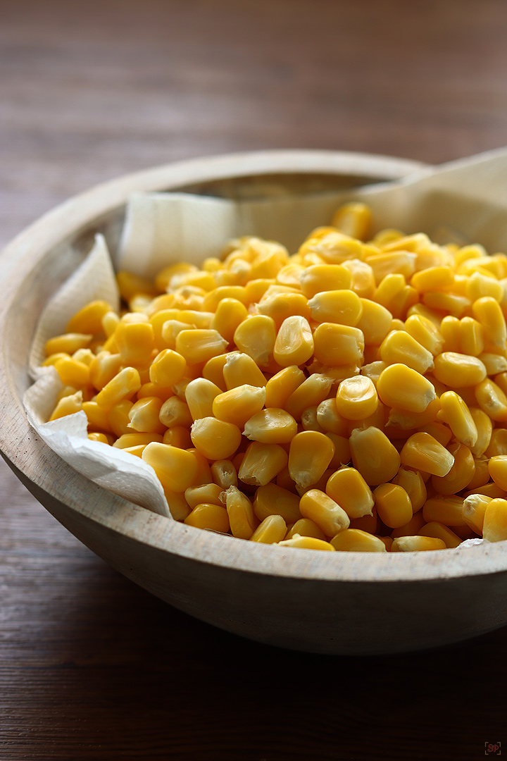 corn kernels in a wooden bowl