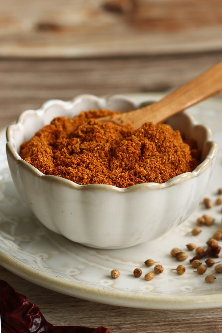 kadai masala powder in a bowl