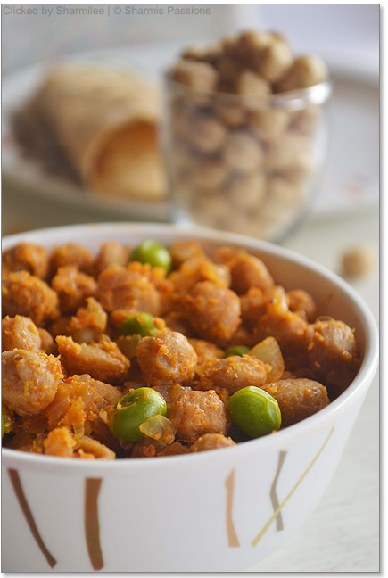 Soya Chunks Peas Curry Recipe - Meal Maker with Peas Curry - Sharmis ...