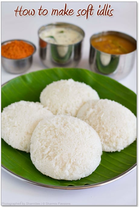 idli with sambar, chutney and podi