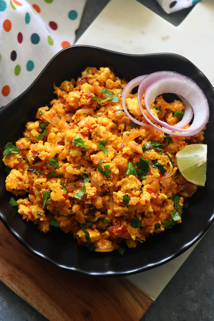 paneer bhurji served