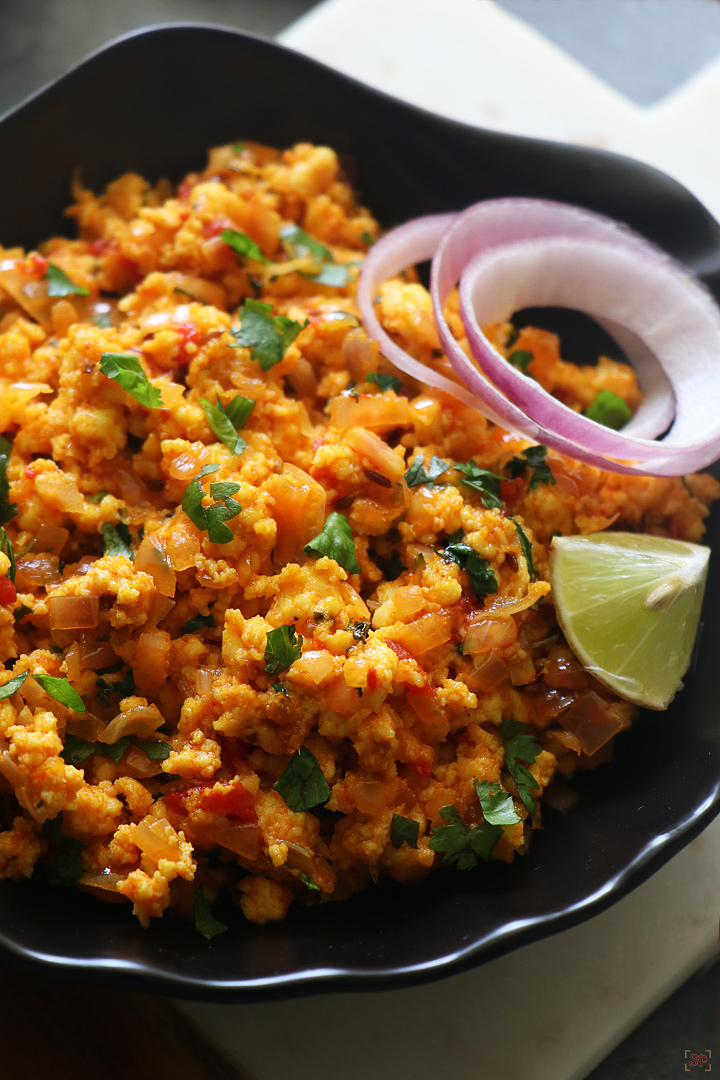 paneer bhurji served