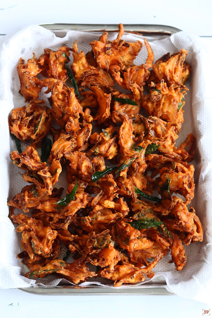 crisp onion pakoda ready