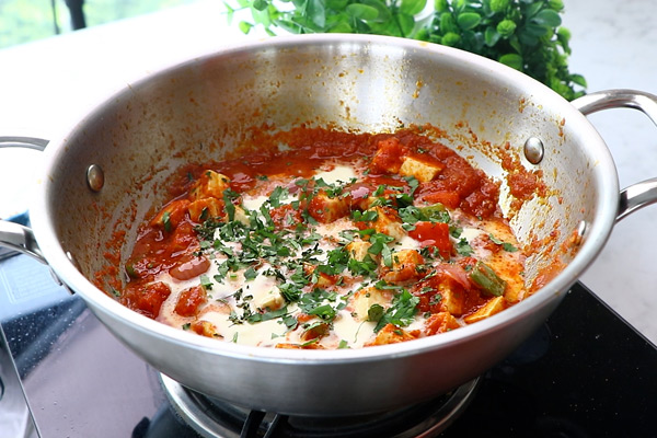 add cream, kasoori methi, coriander leaves