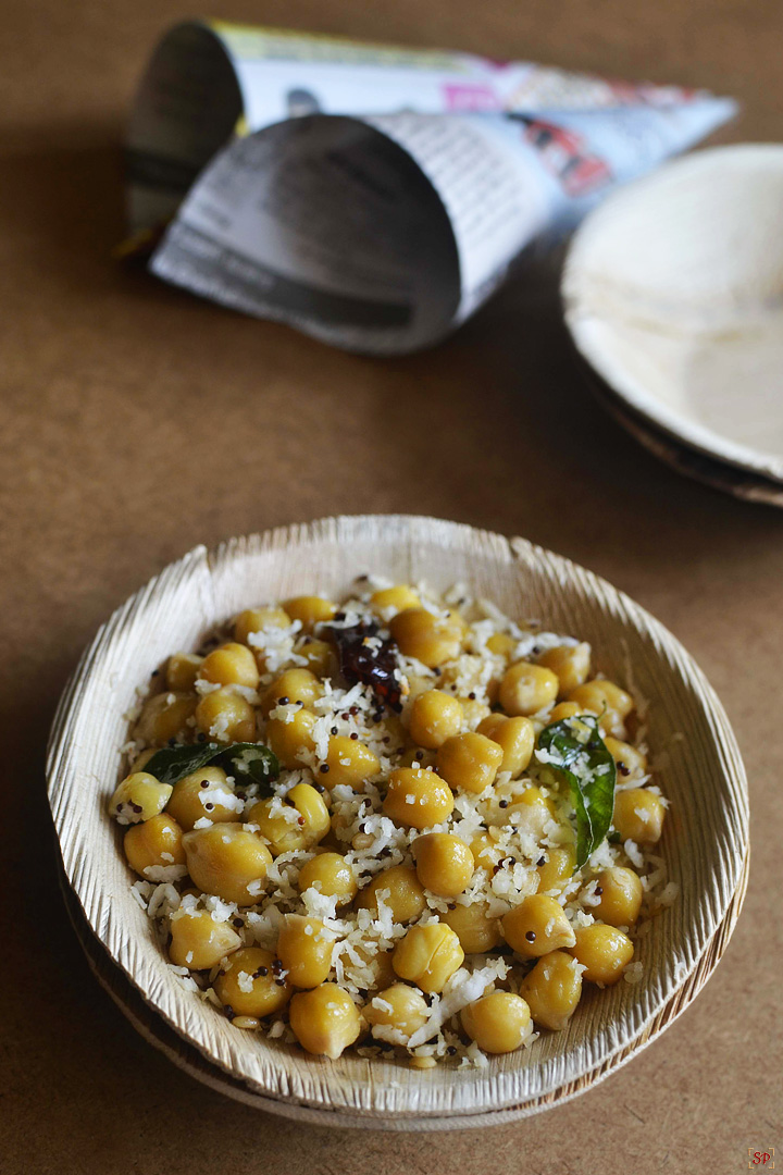 chana sundal served in a thonai