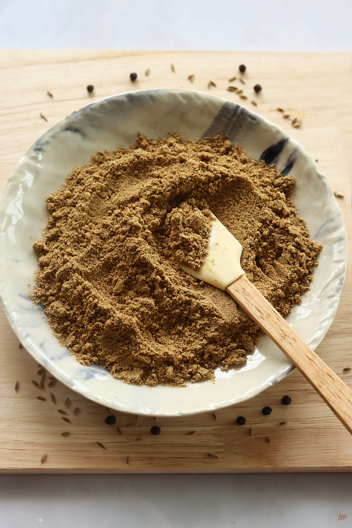 chat masala powder in a plate