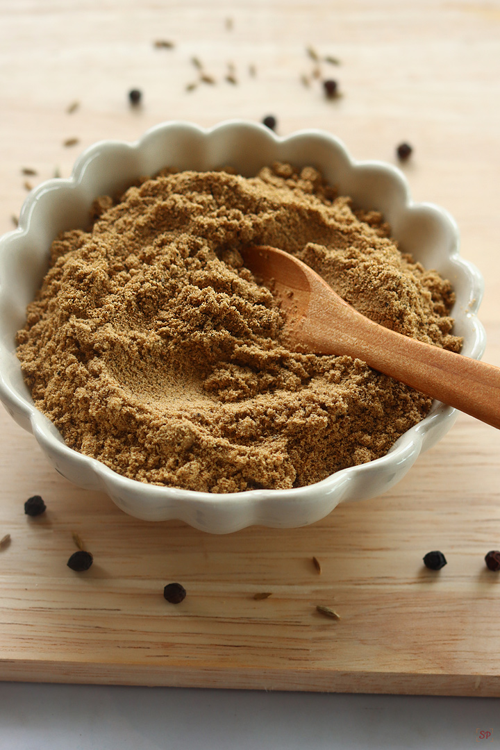 chat masala powder in a bowl