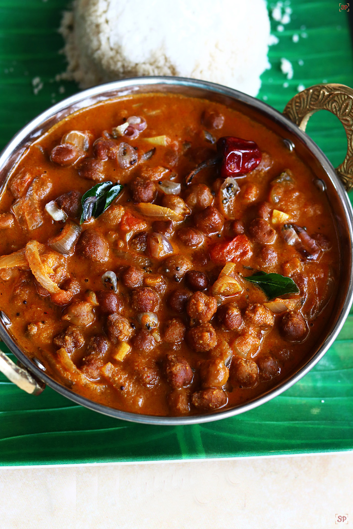 kadala curry in a kadai