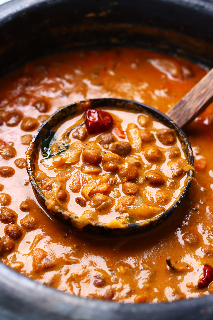 kadala curry in a ladle