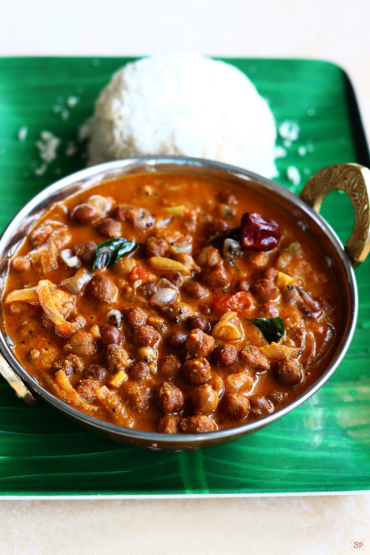 kadala curry in a kadai