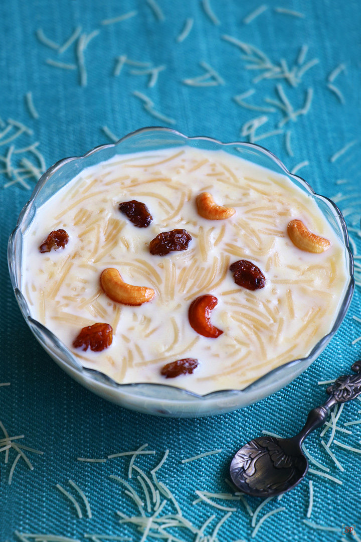 semiya payasam in a glass bowl