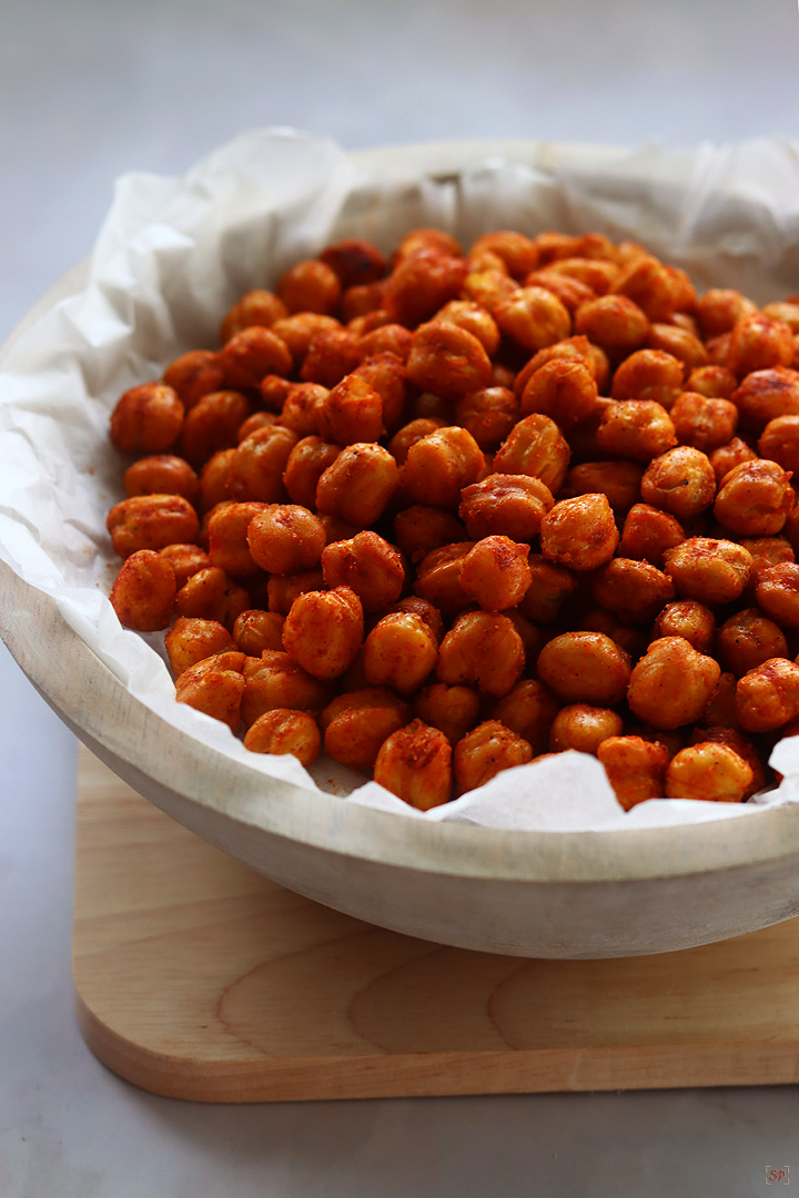 oven roasted chickpeas served