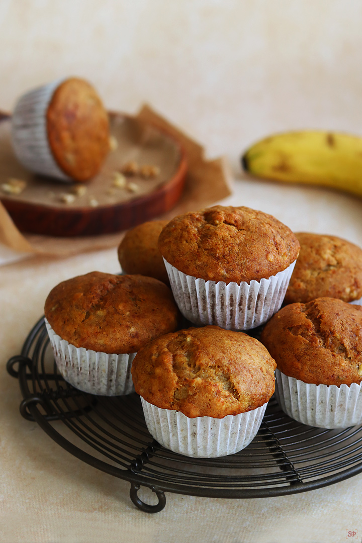 eggless banana muffins served