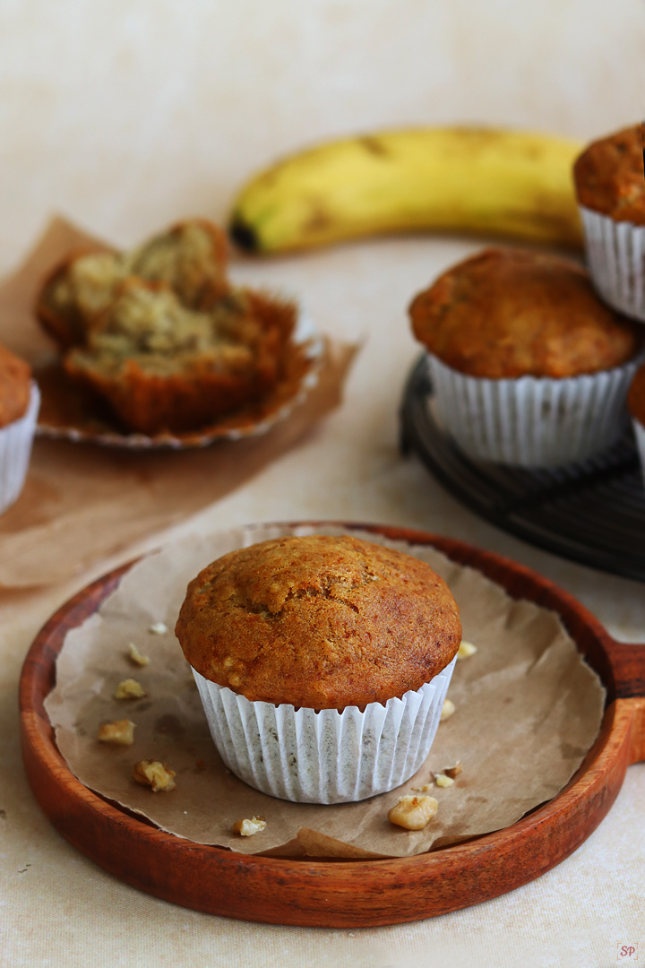 eggless banana muffins served