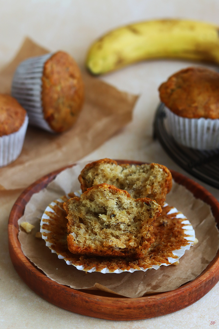 eggless banana muffins served