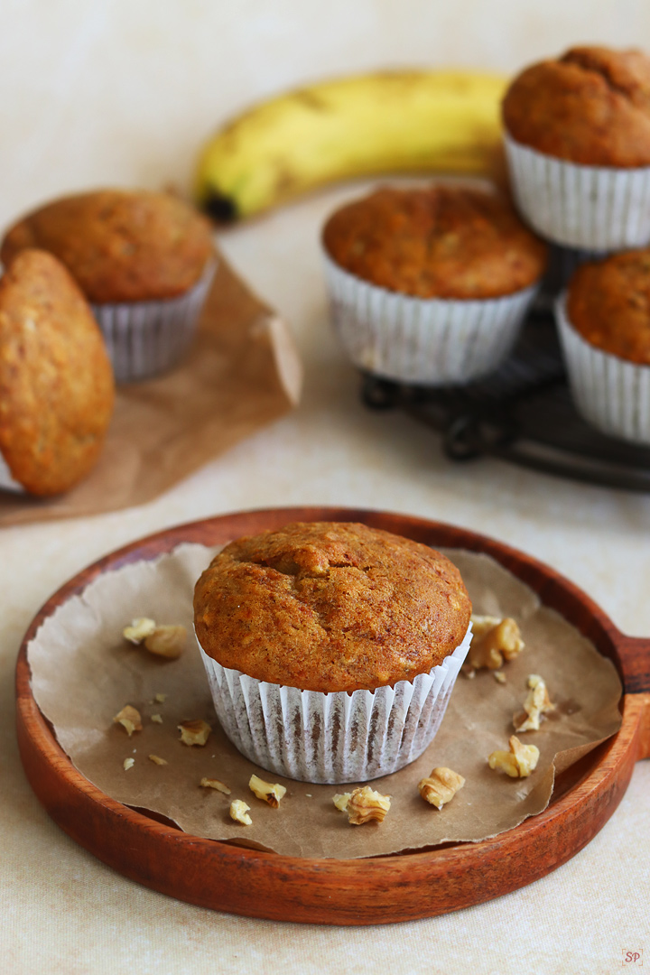 eggless banana muffins served