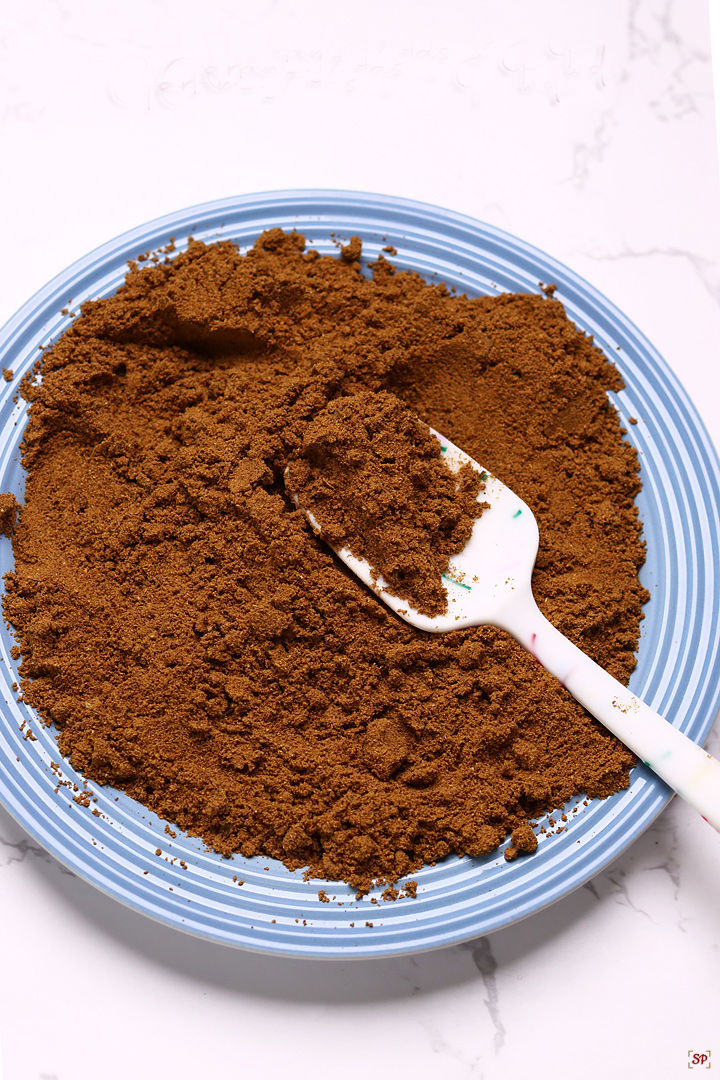 punjabi garam masala in a blue plate