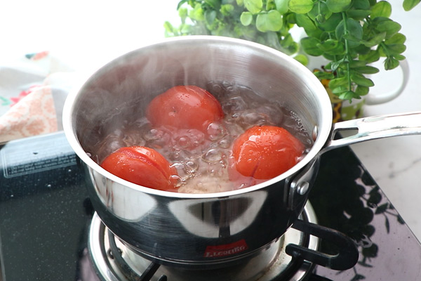 add tomatoes to sauce pan