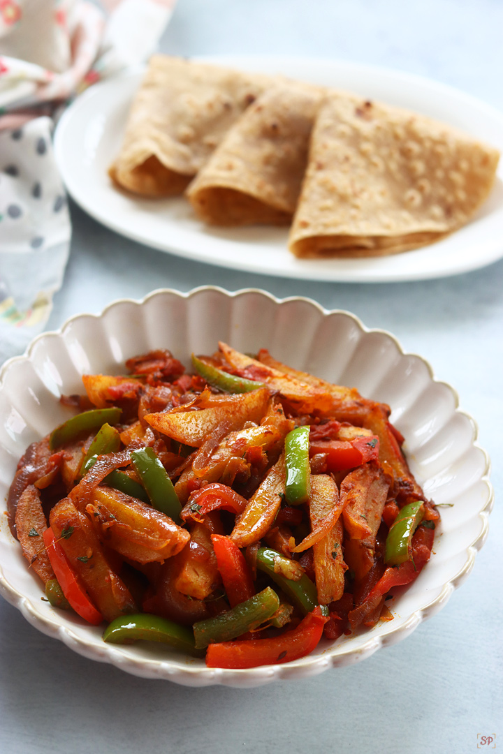 aloo capsicum served with roti