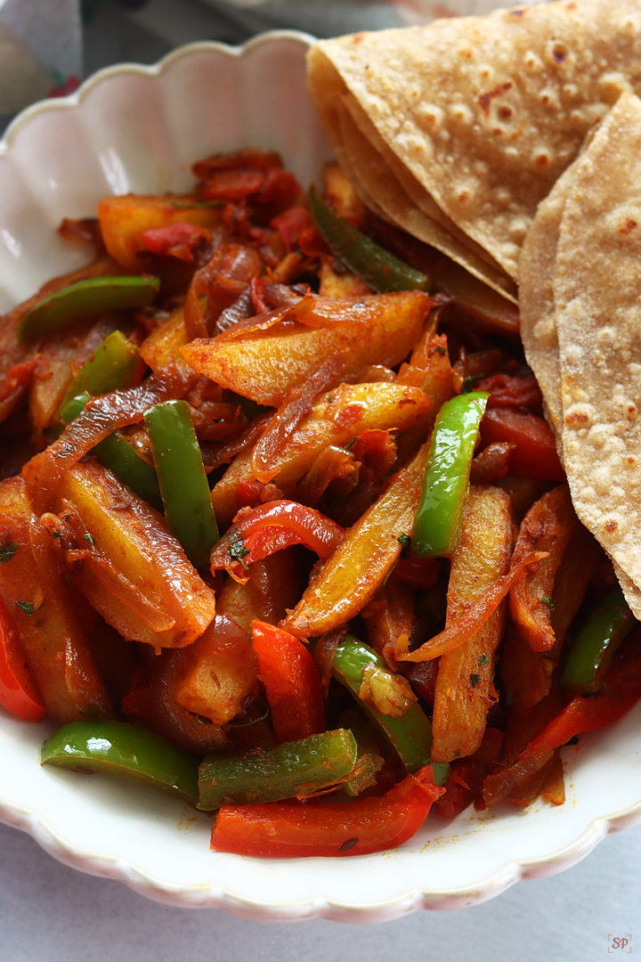 aloo capsicum served with roti